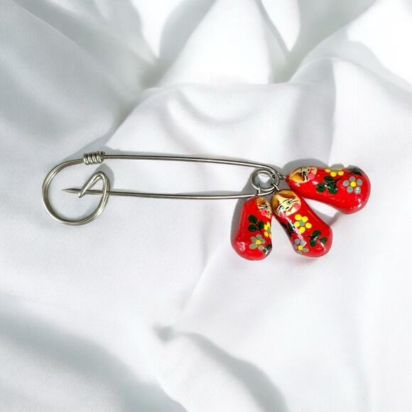 Vintage Wooden Russian Nesting Doll Brooch Pin Matrioshka Pin - Picture 1 of 3